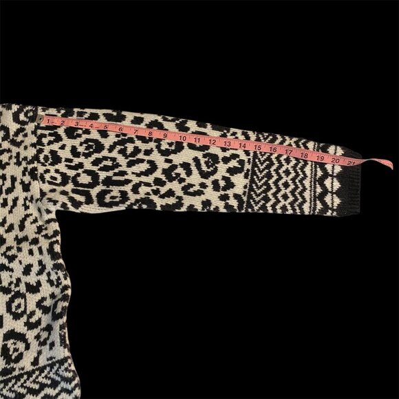 Ann Taylor Black and White Leopard Print Mock Neck Sweater Size Medium - Picture 6 of 6